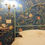 לינה וארוחת בוקר Jacaranda 3*